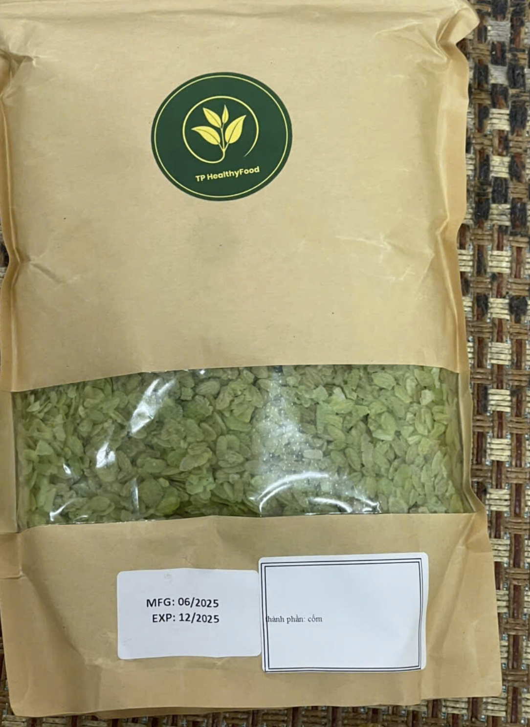 dried green rice flakes